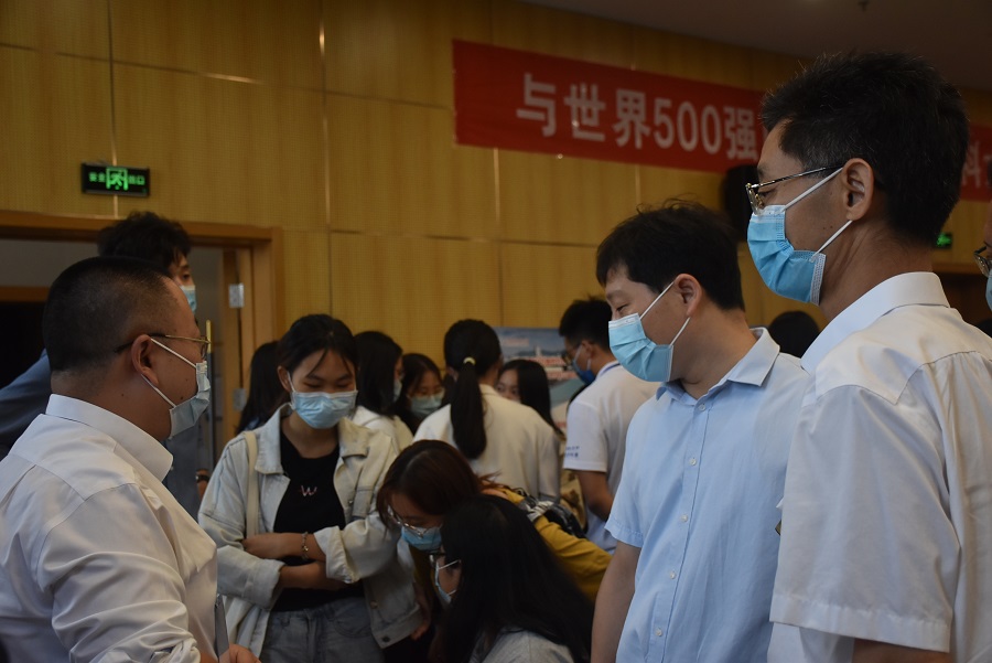 1664248821285350.jpg 领导10.JPG