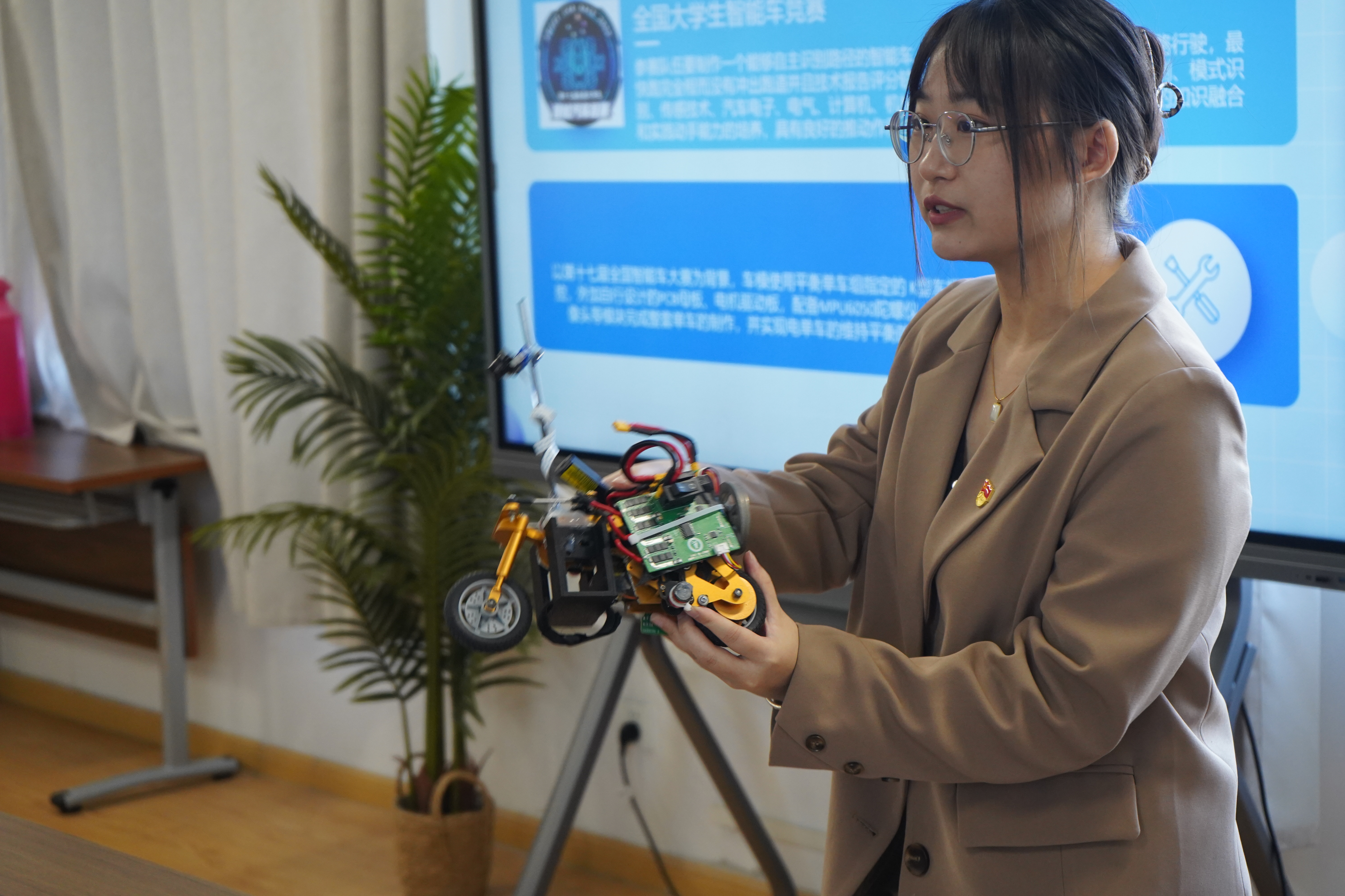 图3  “暴力摩托”展示.JPG