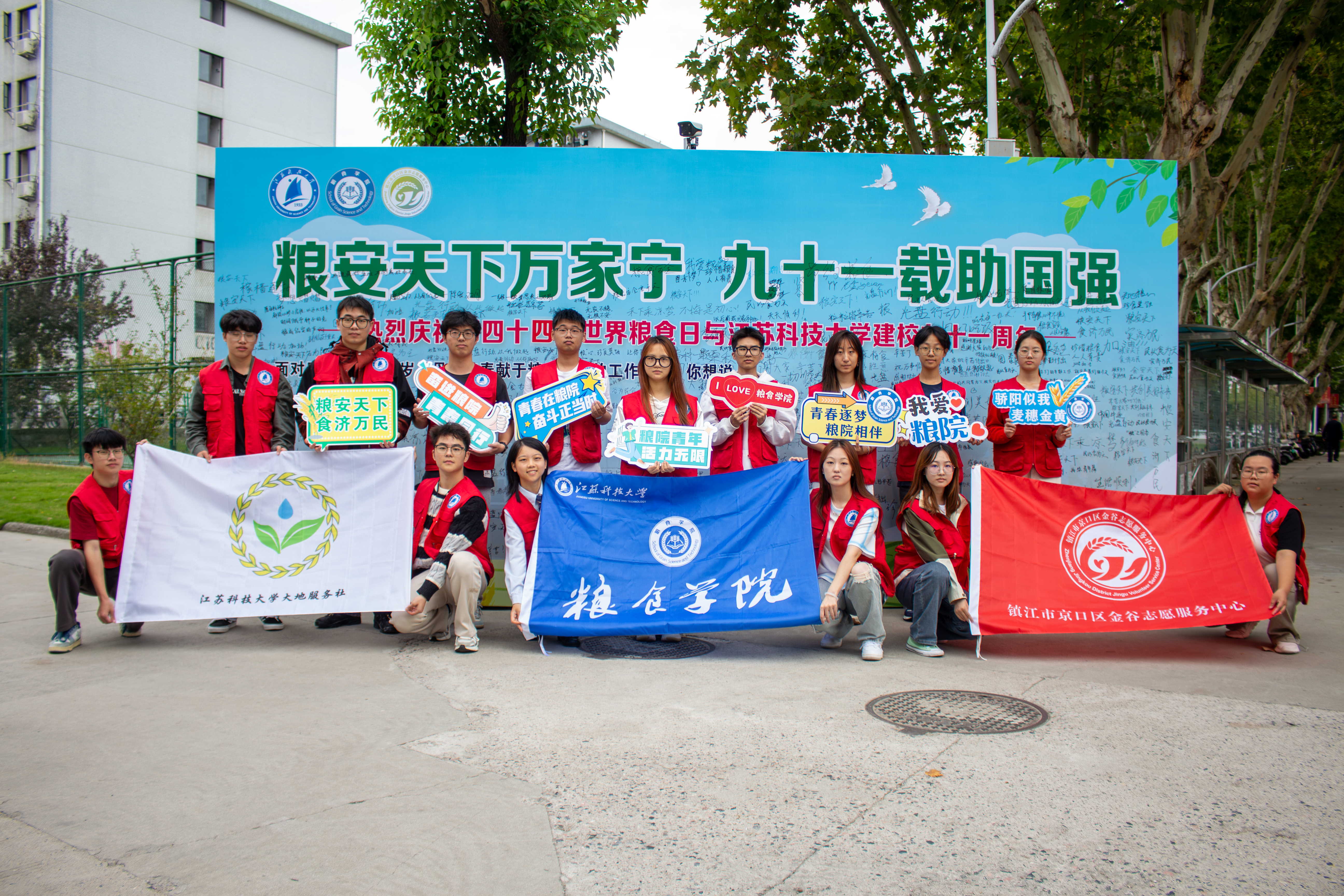 图为910023威尼斯粮食文化节志愿者合照.JPG