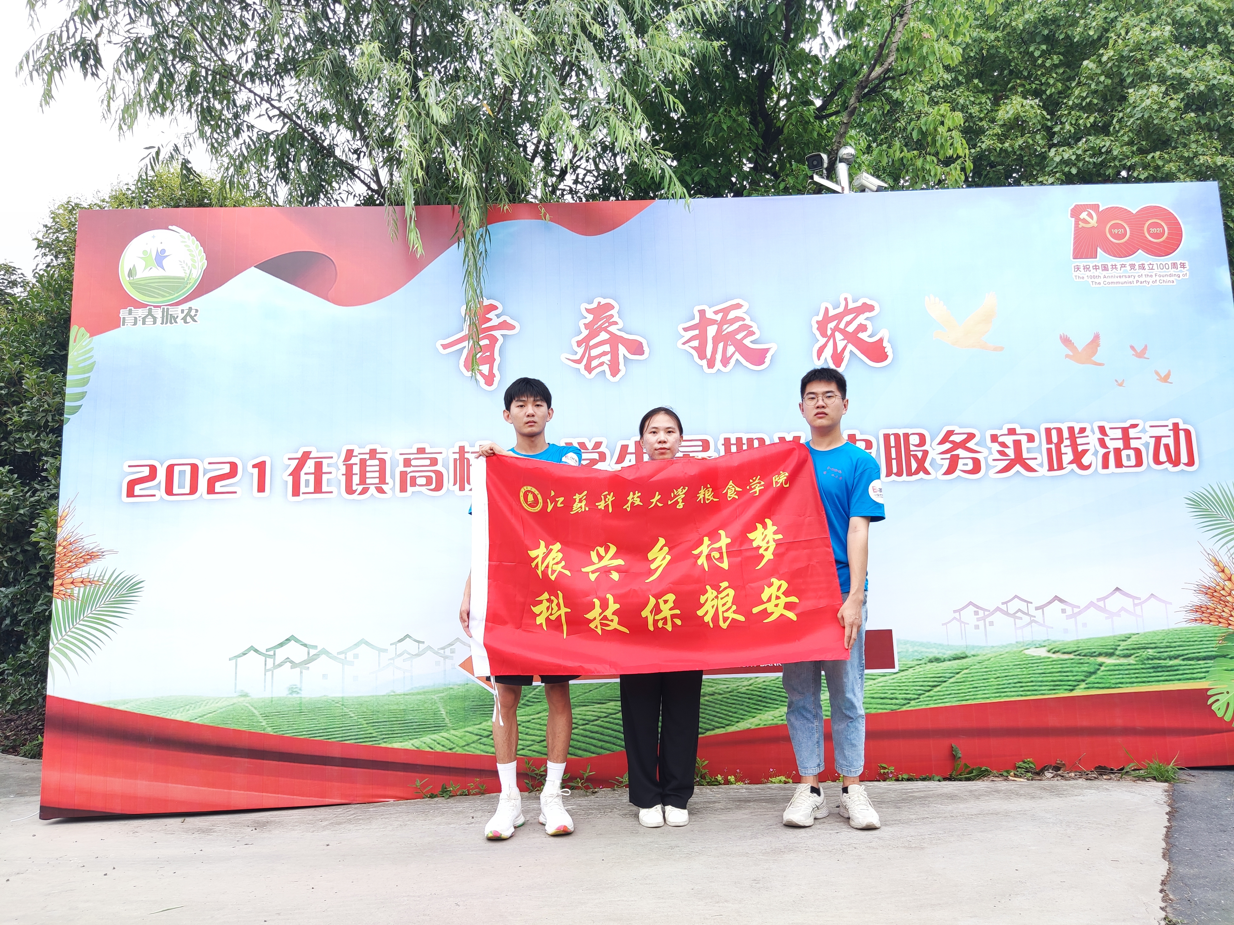 团队成员合影.jpg