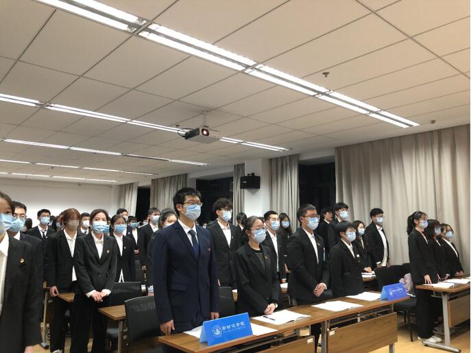 1668184193607194.jpg 图二 奏唱国歌、团歌.jpg