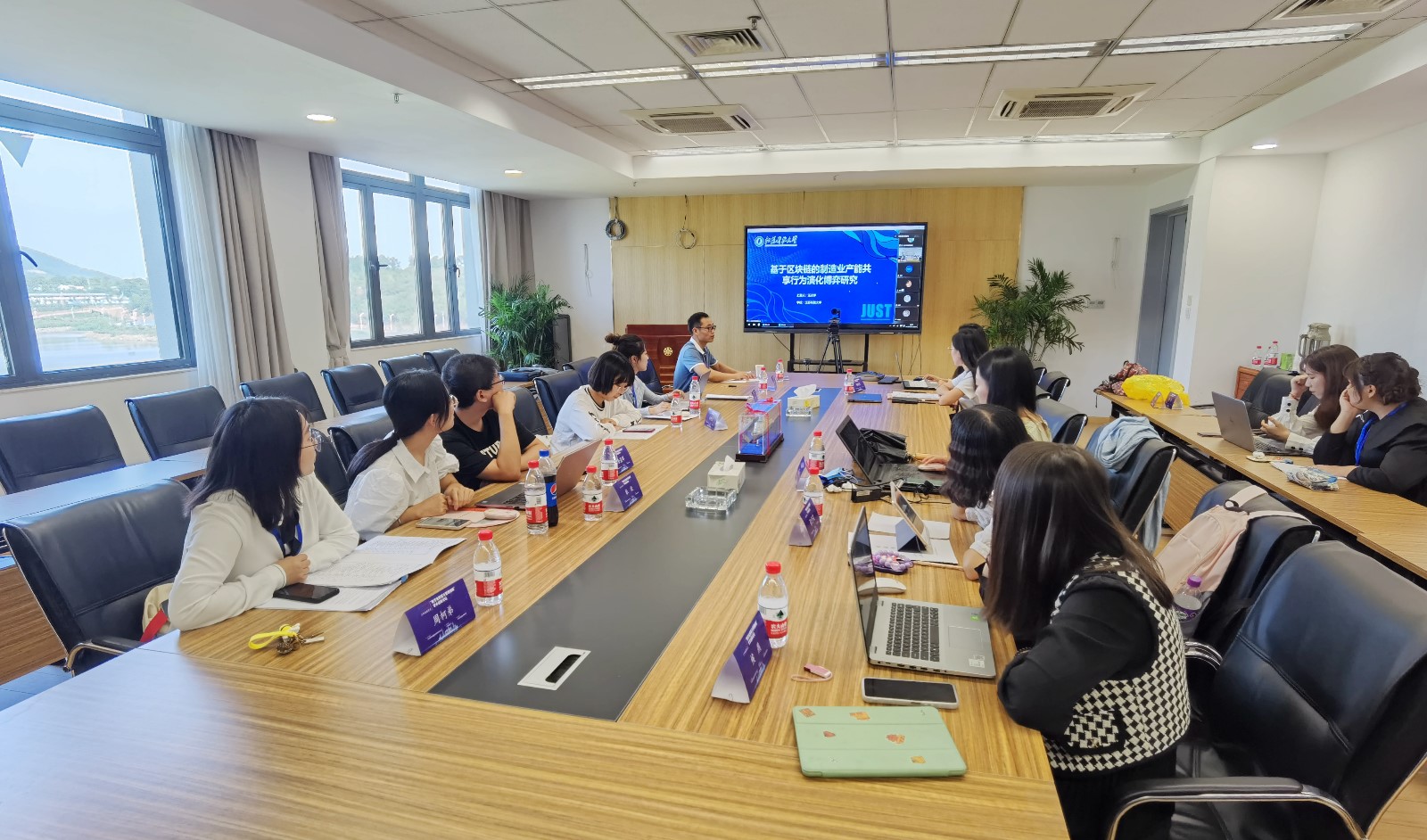 1664247754828912.jpg 分论坛一研究生作报告.jpg