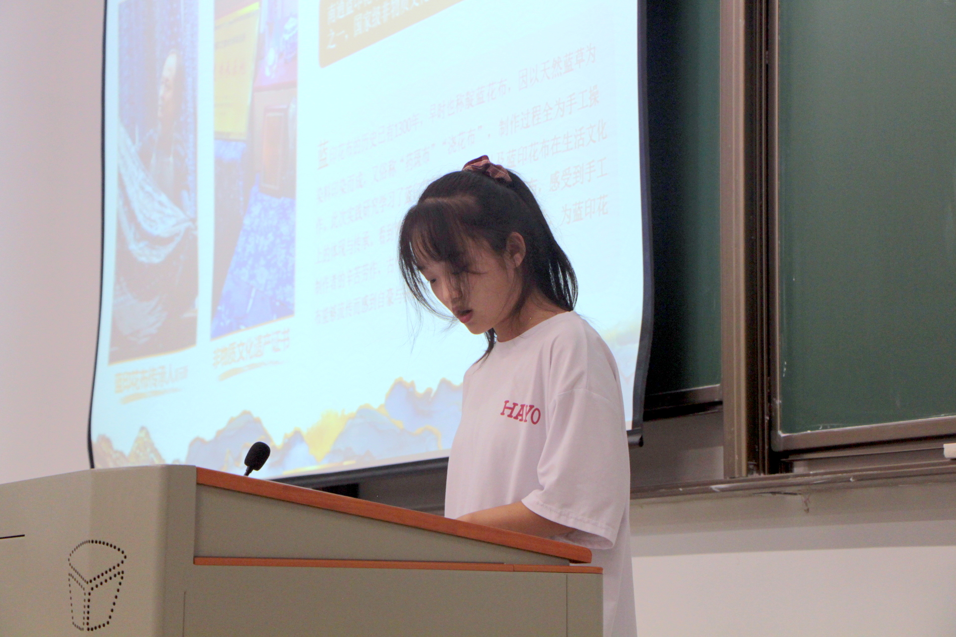 图为“青年行传统文化实践团”的胡圆圆同学在进行分享.JPG