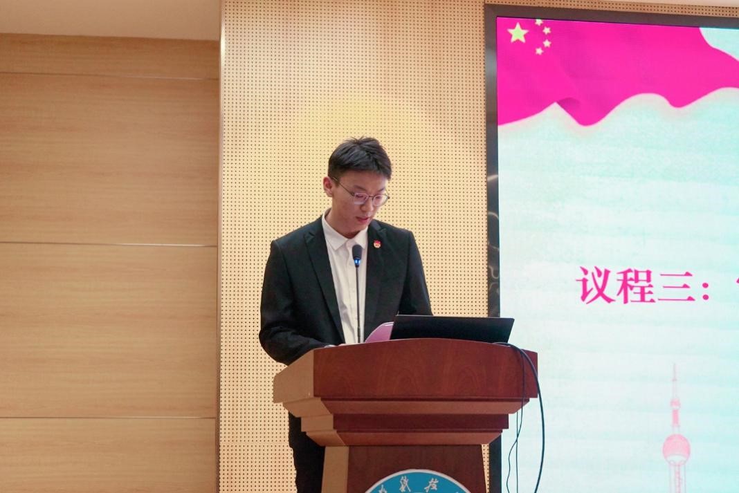 李涵同学作学生会工作报告.jpg