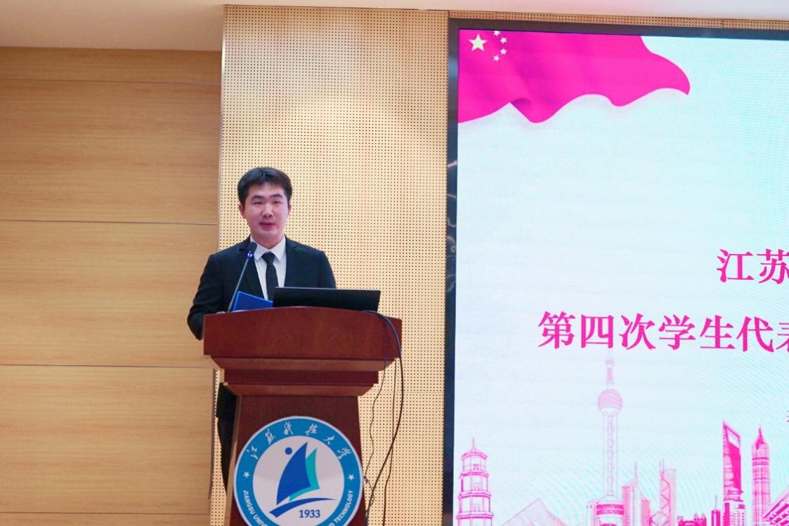 主持人李琦同学宣读大会倡议书.jpg